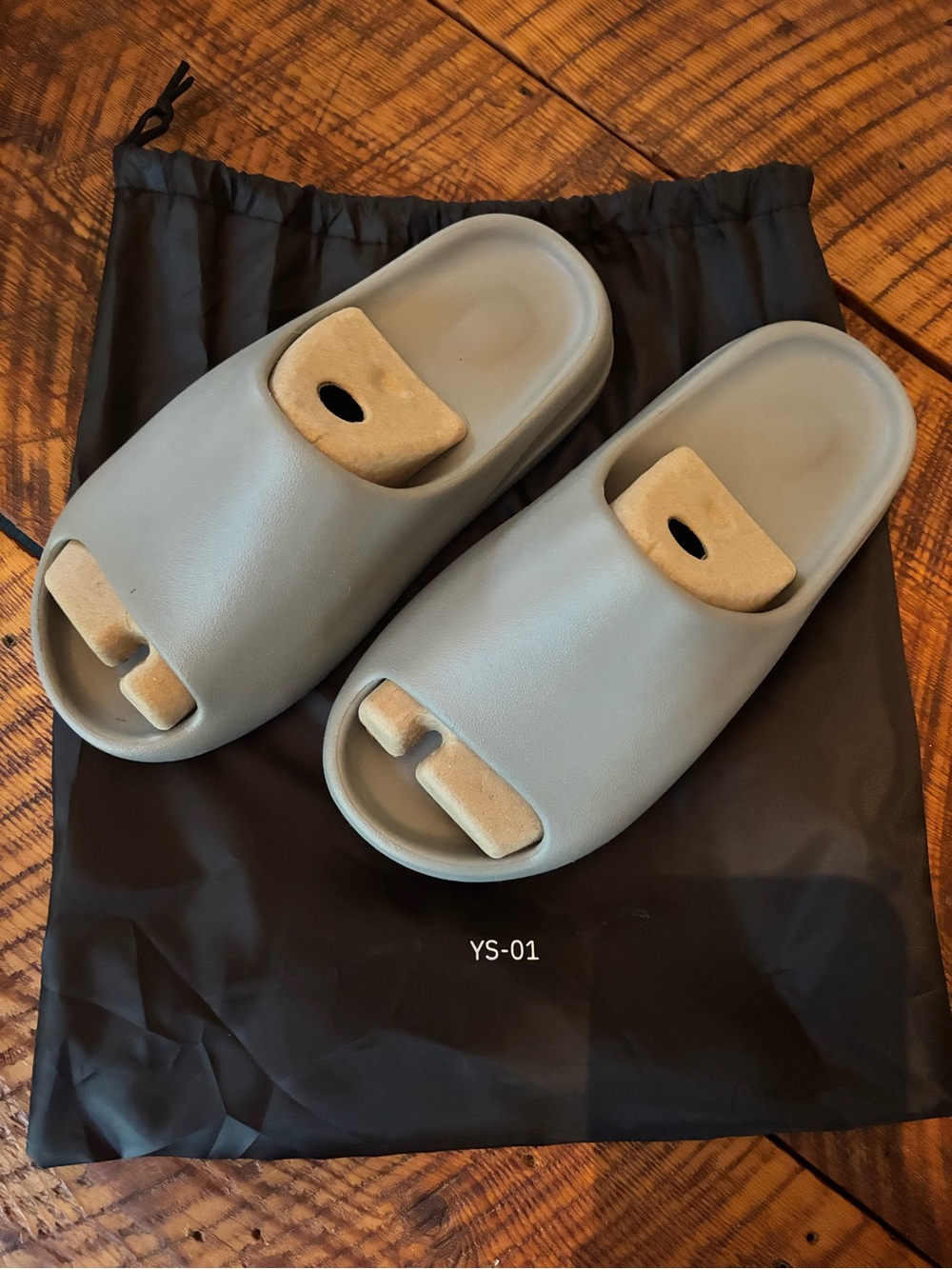 NWT Yeezy Slides in Light Gray & Drawstring Szn 1 Bag